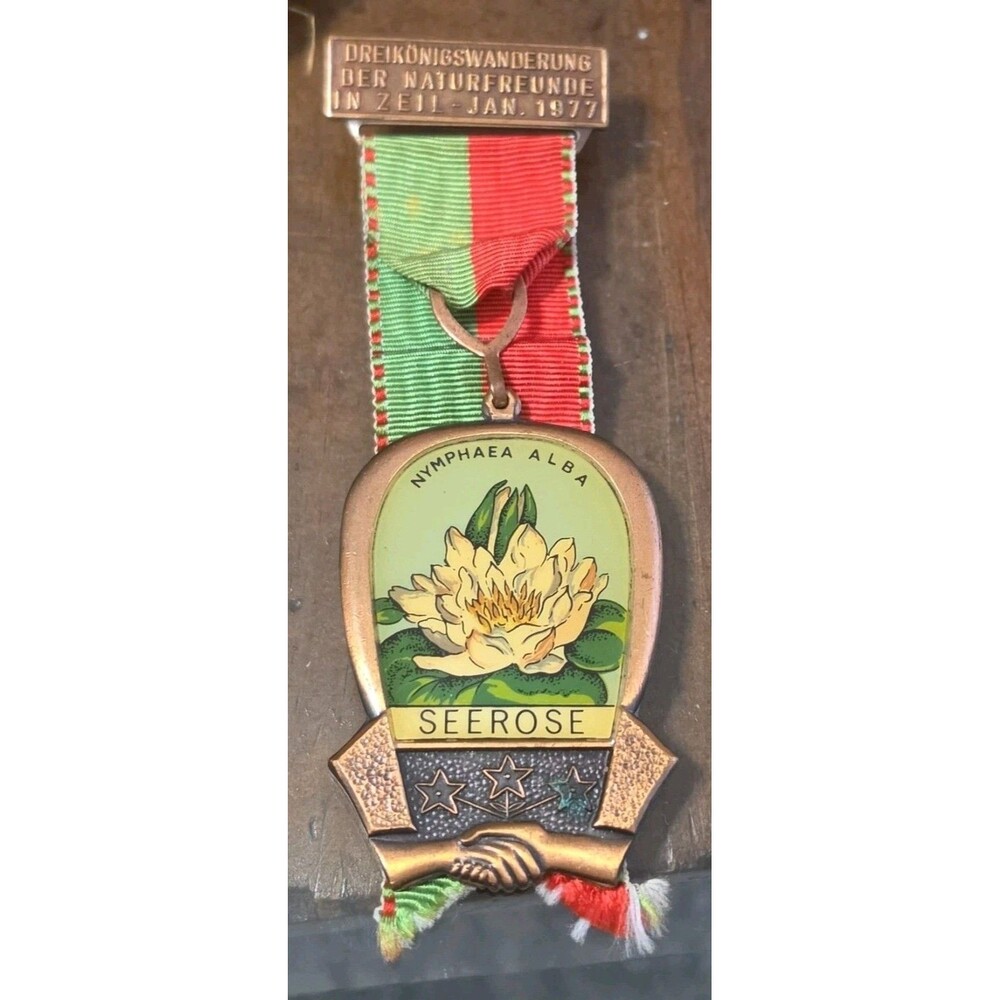 Vintage 1977 Naturfreunde Zeil Dreikönigswanderung Medal Badge Seerose Nymphaea